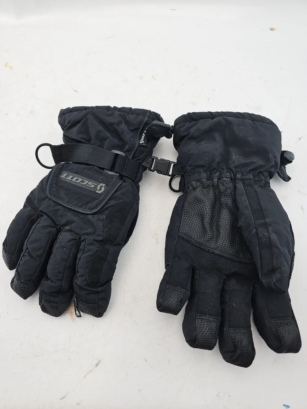 Scott Black Kids Insulated Winter Mittens with Wrist Clip